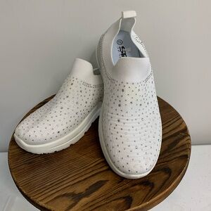 Women’s Stylish White Slip-On Shoes. Size 7.5 $10